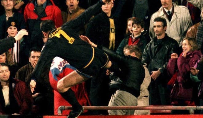 La historia detrás de la famosa patada de Cantona en 1995