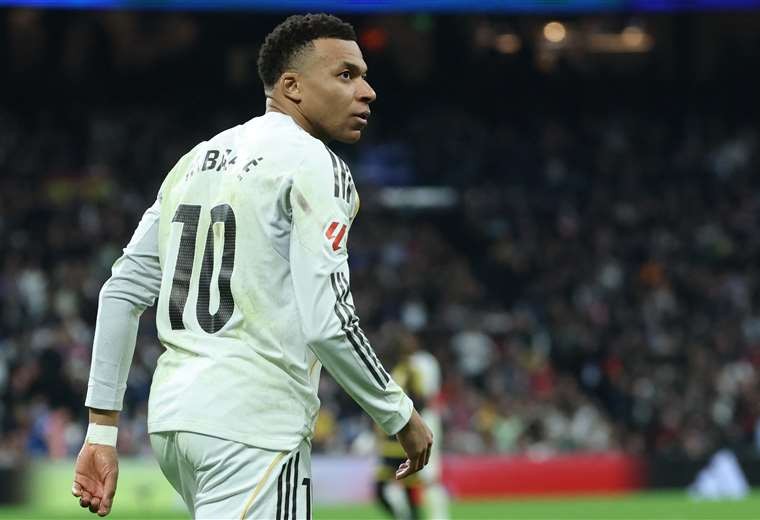 Mbappé pide disculpas a China y pierde contratos por polémica sobre Mao Zedong
